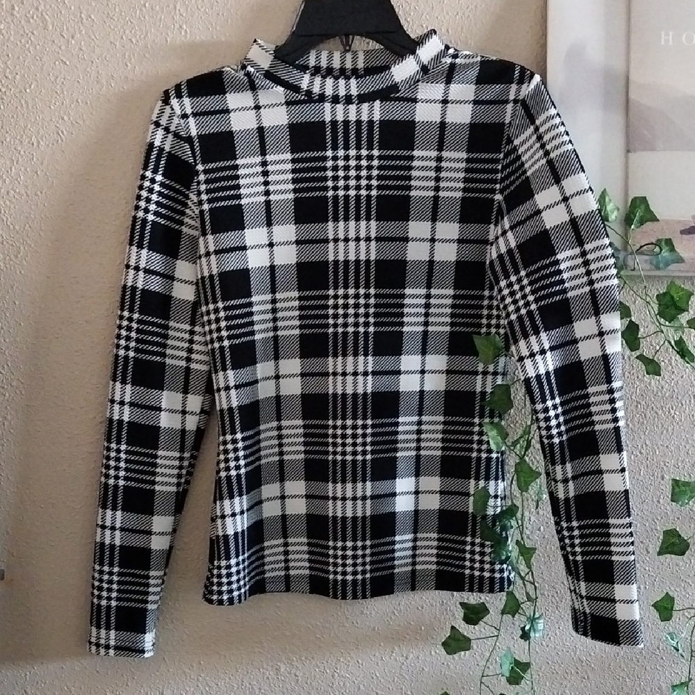 Women's Mock Neck Black & White Plaid Houndstooth Long Sleeve Top - Small